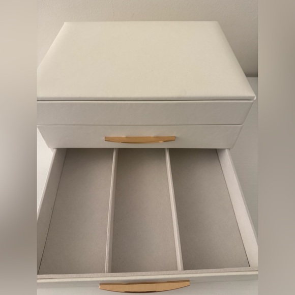 White with gold accent jewelry box organizer with drawers - Picture 4 of 8